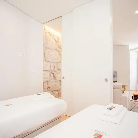 Liiiving In - Aliados Stone Appartement