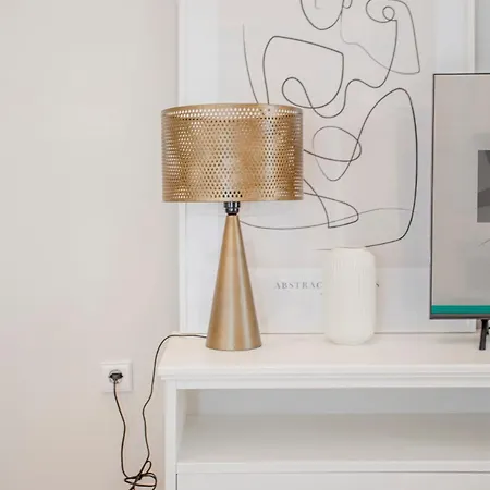 Liiiving In - Aliados Stone Apartment