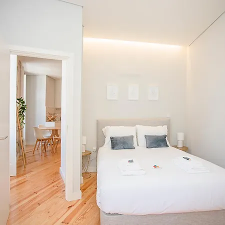 Liiiving In - Aliados Stone Apartment *