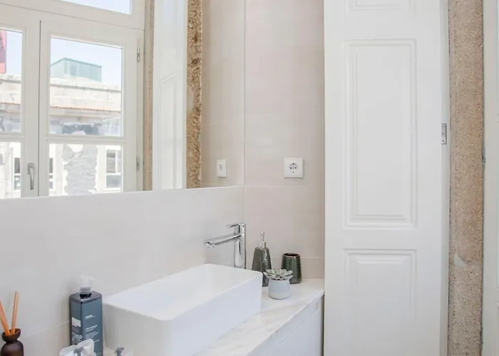 Liiiving In - Aliados Stone Porto