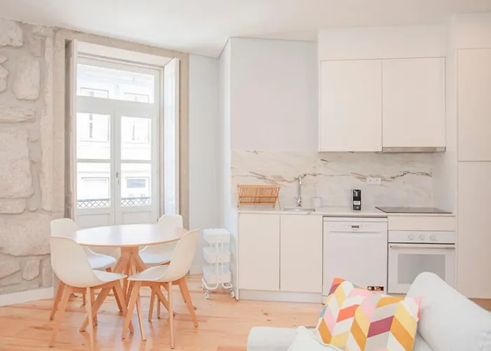 Liiiving In - Aliados Stone Porto