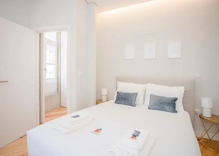 Liiiving In - Aliados Stone Porto