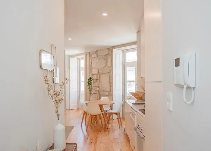 Liiiving In - Aliados Stone Apartman