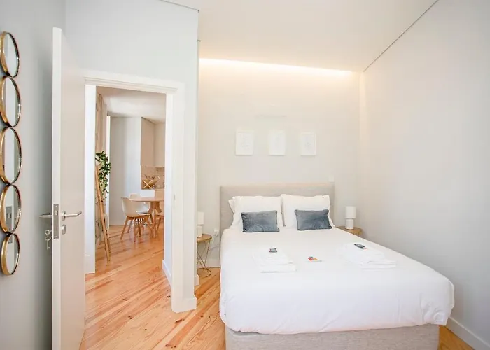 Liiiving In - Aliados Stone Porto