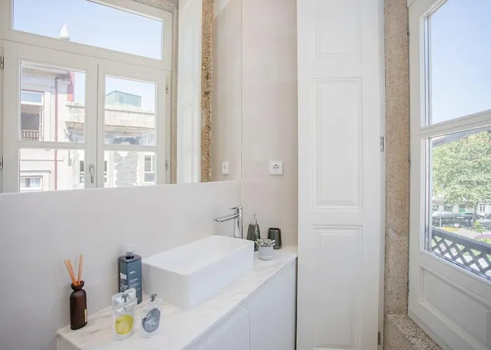 Liiiving In - Aliados Stone