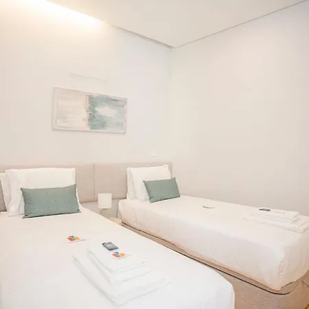 Liiiving In - Aliados Stone Apartmán