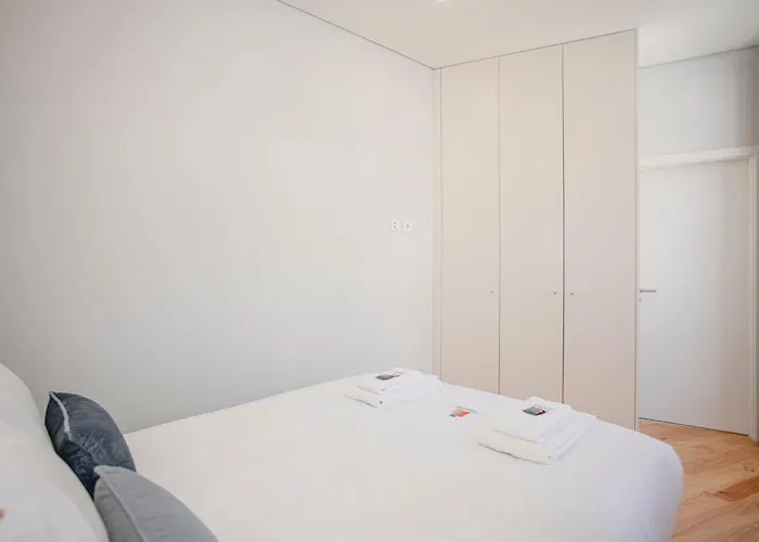 Liiiving In - Aliados Stone Apartament Porto